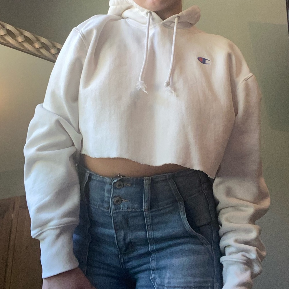 white cropped champion hoodie